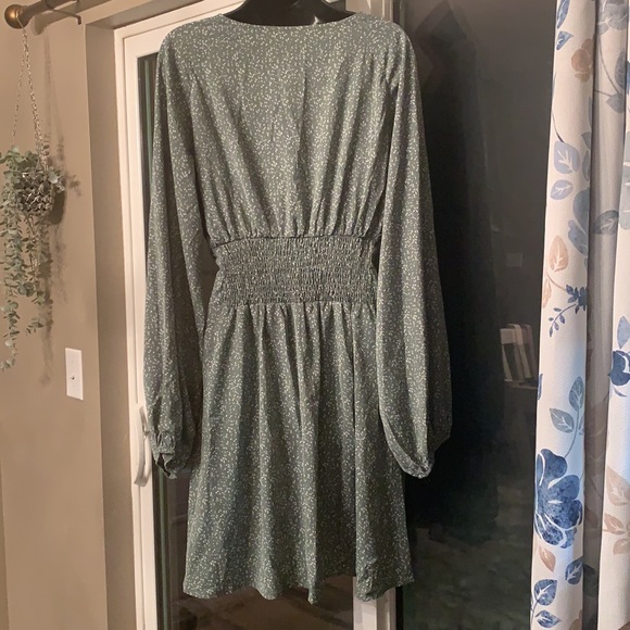 🌺green pattern dress - Picture 9 of 10